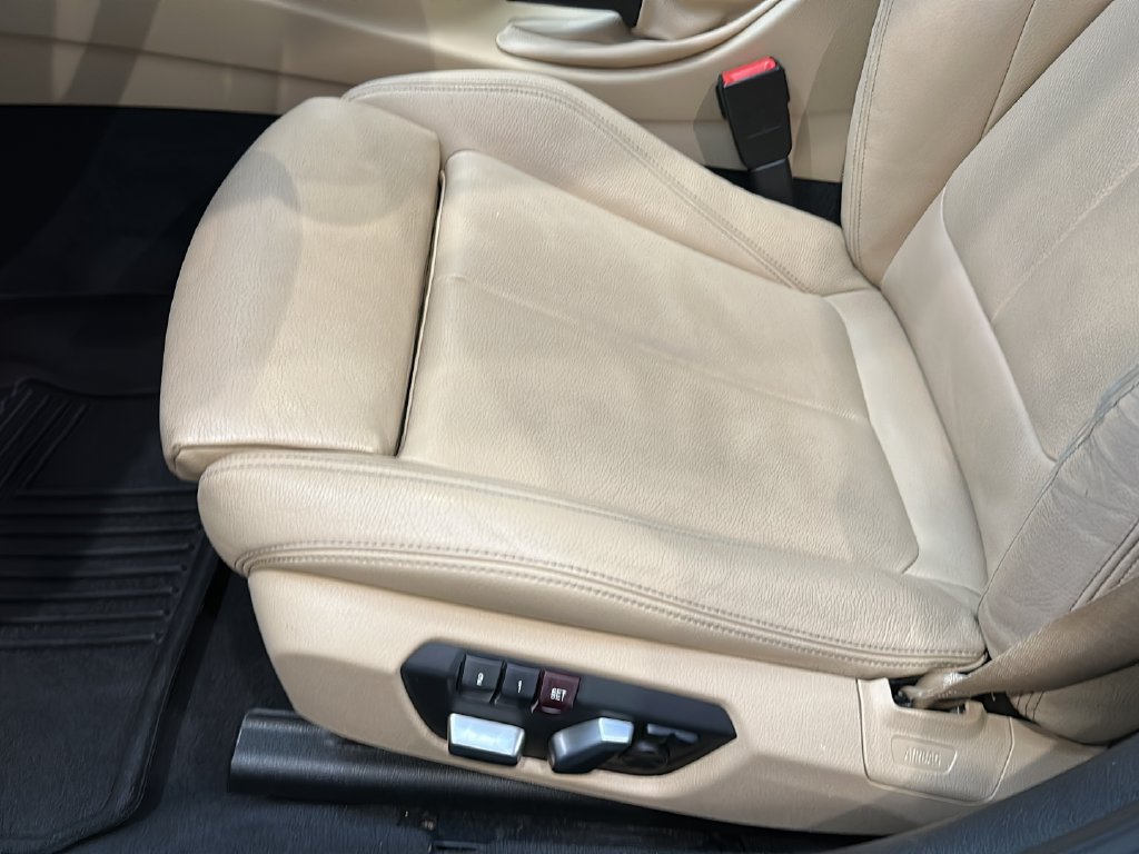 Used 2017 BMW 330i xDrive Wagon AWD/4WD image 11