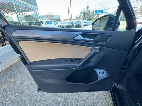 Used 2024 Volkswagen Tiguan SE image 15