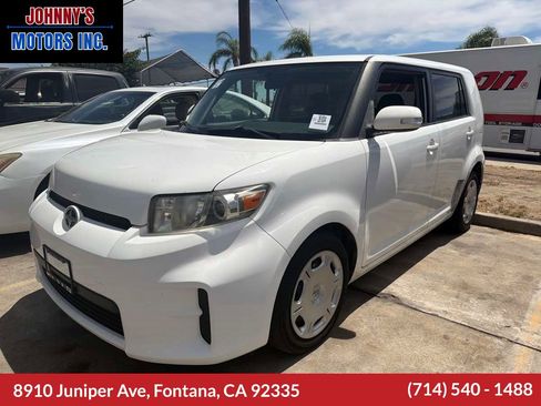 Used 2011 Scion xB FWD image 1