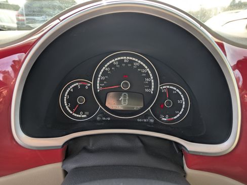 Used 2014 Volkswagen Beetle TDI image 13