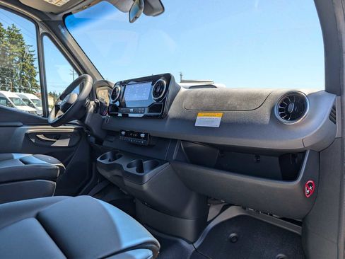New 2025 Mercedes-Benz Sprinter 2500 image 12