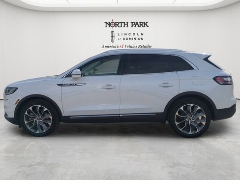 Used 2022 Lincoln Nautilus Reserve w/ Equipment Group 201A FWD image 2