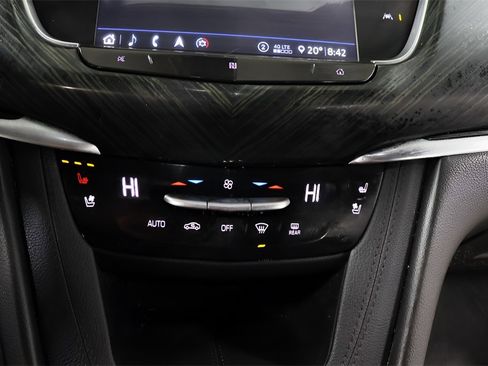 Used 2020 Cadillac XT6 Premium Luxury image 10