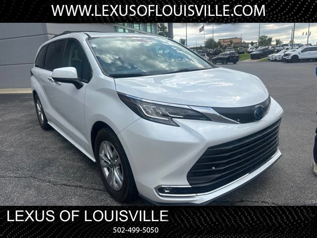 Used 2022 Toyota Sienna XLE w/ XLE Plus Package AWD/4WD image 1