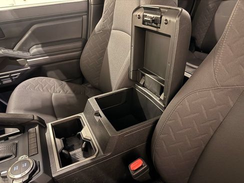 Used 2025 Toyota Tacoma SR5 AWD/4WD image 26