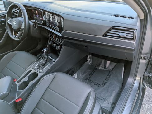 Used 2024 Volkswagen Jetta SE w/ Panoramic Sunroof Package FWD image 30