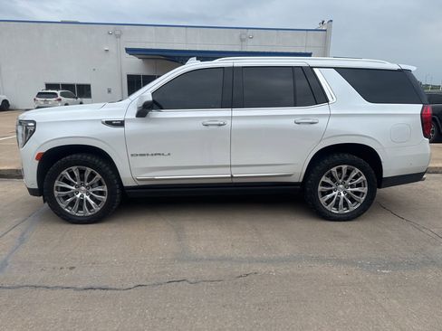 Used 2023 GMC Yukon Denali w/ Denali Reserve Package image 2