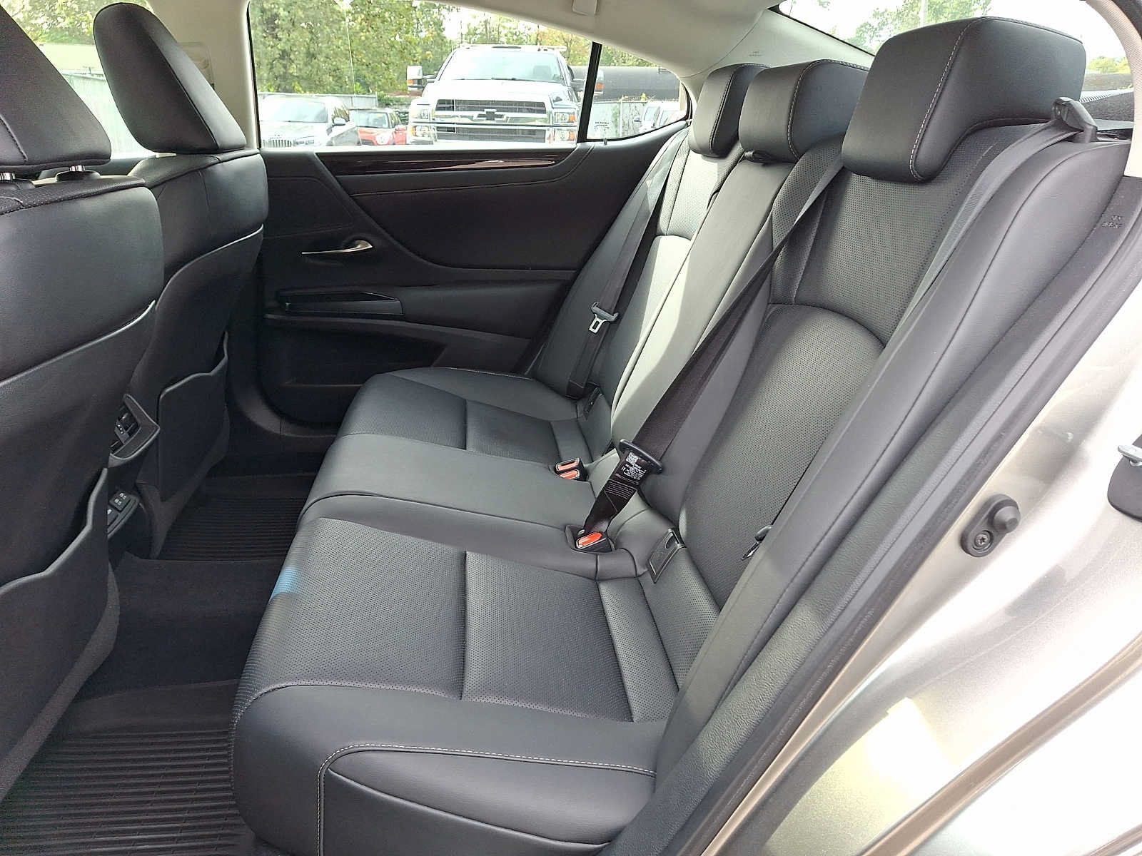 Used 2020 Lexus ES 350 w/ Premium Package FWD image 9