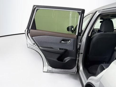 Used 2023 Nissan Rogue SV FWD image 26