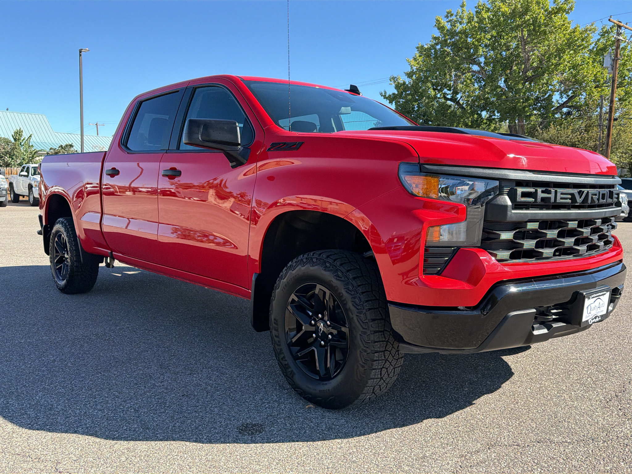 Used 2025 Chevrolet Silverado 1500 Custom Trail Boss w/ Dark Appearance Package AWD/4WD image 5