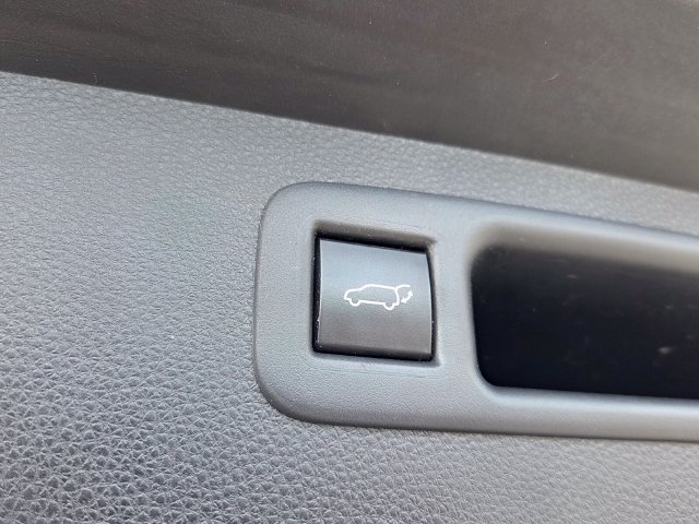 Used 2020 Toyota Highlander XLE FWD image 14