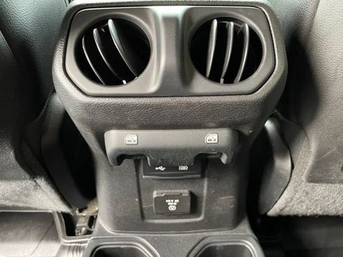 Used 2018 Jeep Wrangler Unlimited Rubicon AWD/4WD image 27