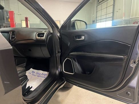 Used 2018 Jeep Compass Latitude w/ Popular Equipment Group AWD/4WD image 38