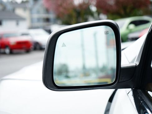 Used 2015 Jeep Grand Cherokee Summit image 9