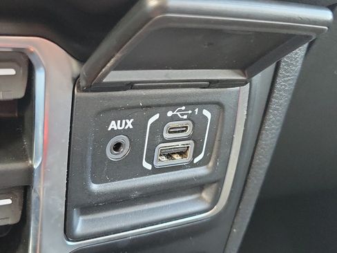 Used 2025 Jeep Wrangler Unlimited Rubicon 4xe w/ Convenience Group AWD/4WD image 24