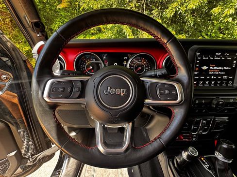 Used 2022 Jeep Gladiator Rubicon w/ LED Lighting Group AWD/4WD image 19