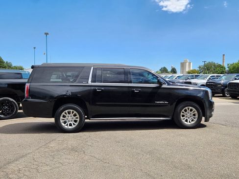 Used 2017 GMC Yukon XL SLT AWD/4WD image 2