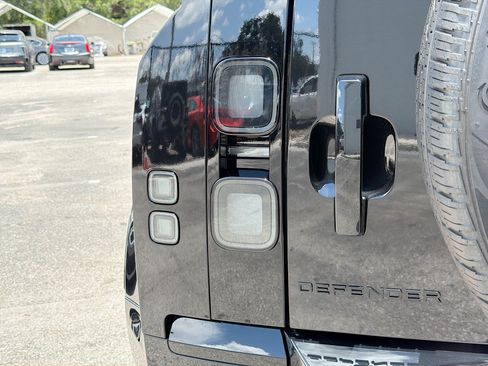 New 2026 Land Rover Defender 110 X-Dynamic SE AWD/4WD image 10