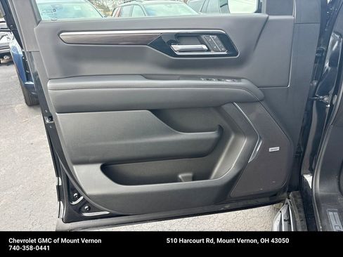 New 2025 Chevrolet Suburban Premier image 13