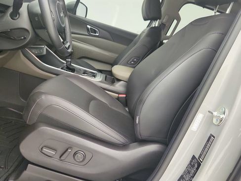 Used 2026 Kia Carnival EX FWD image 14