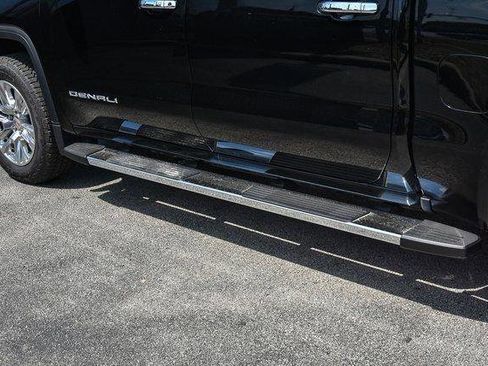 Used 2024 GMC Sierra 1500 Denali w/ Technology Package AWD/4WD image 9