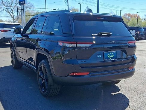 Used 2023 Jeep Grand Cherokee Altitude AWD/4WD image 9