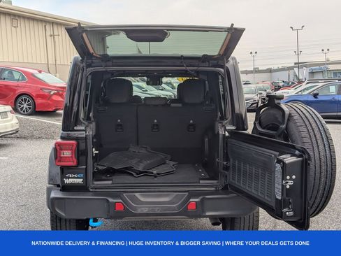 Used 2024 Jeep Wrangler Unlimited Sahara w/ Technology Group image 7