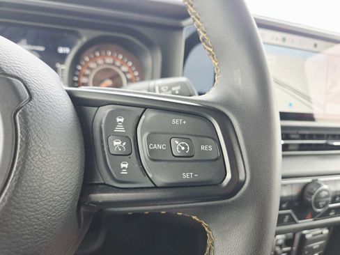 Used 2024 Jeep Gladiator Sport image 24