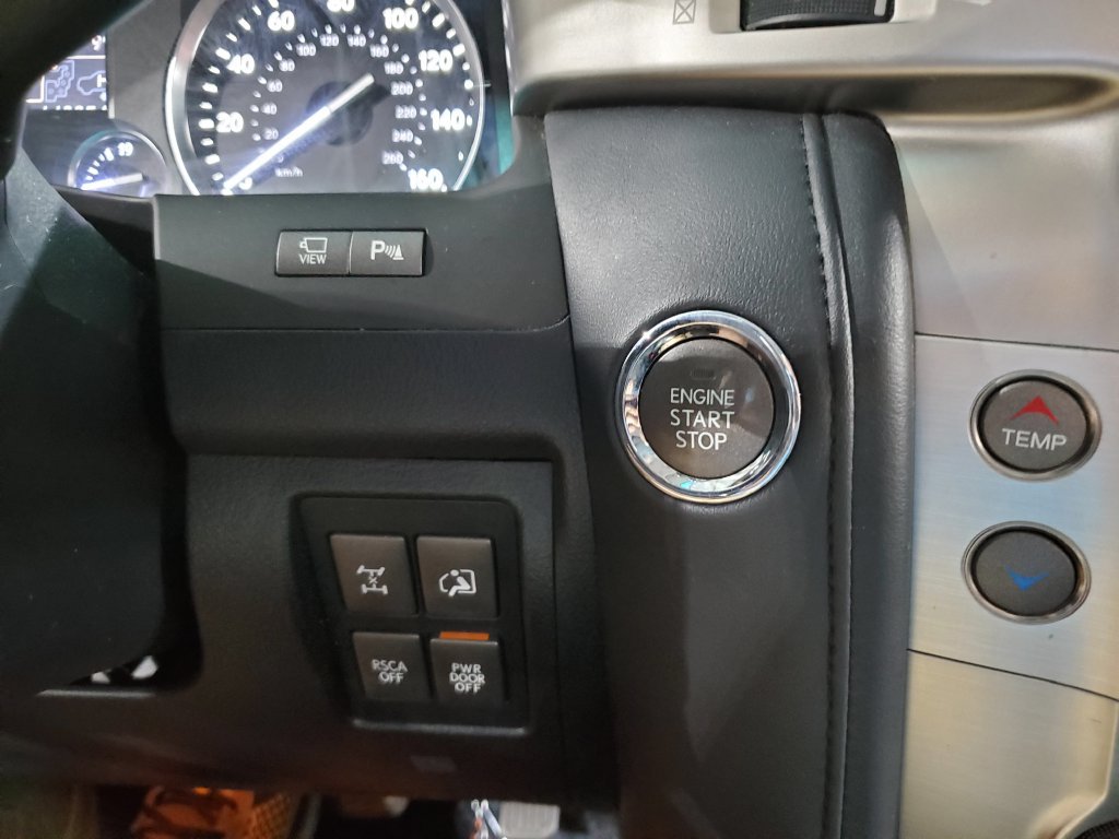 Used 2013 Lexus LX 570 4WD w/ Luxury Pkg image 37