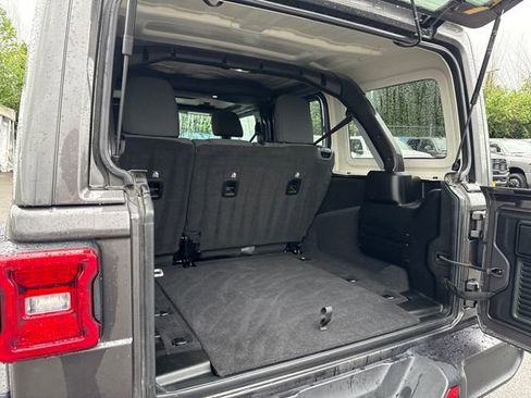 Used 2025 Jeep Wrangler Unlimited Sahara AWD/4WD image 15