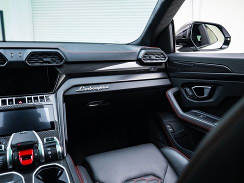 Used 2022 Lamborghini Urus image 34