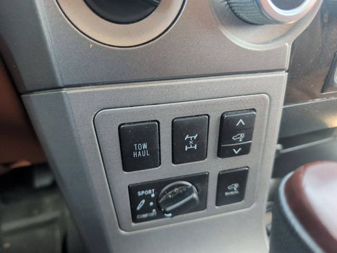 Used 2017 Toyota Sequoia Platinum AWD/4WD image 35