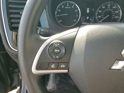 Used 2018 Mitsubishi Outlander ES image 16