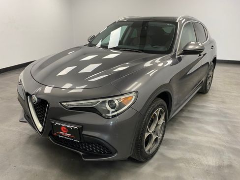 Used 2019 Alfa Romeo Stelvio Ti AWD/4WD image 2
