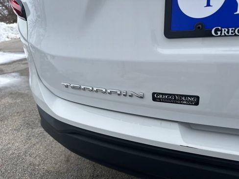 Used 2024 GMC Terrain SLE image 13