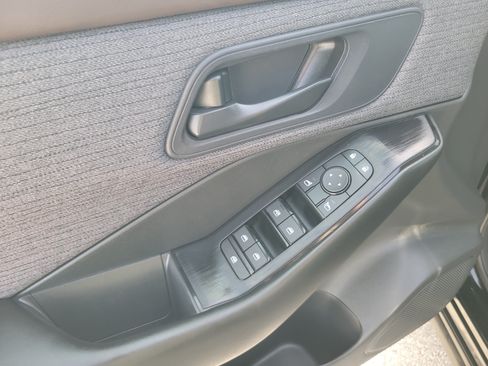 Used 2023 Nissan Rogue S FWD image 18