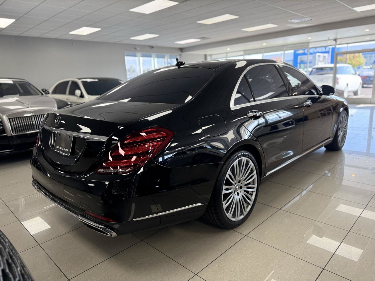 Used 2018 Mercedes-Benz S 560 Sedan image 2