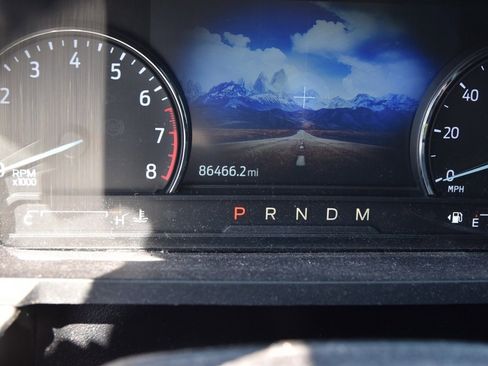 Used 2020 Ford Explorer XLT image 8