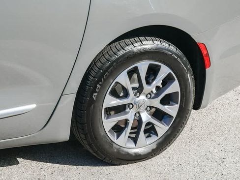 Used 2022 Chrysler Pacifica Pinnacle FWD image 11