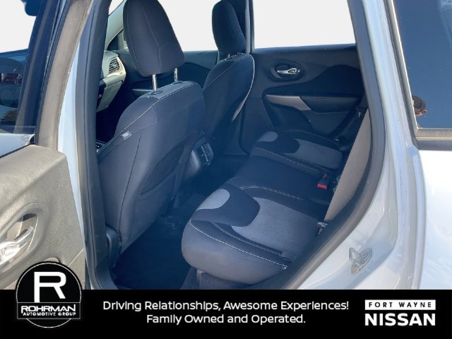 Used 2017 Jeep Cherokee Sport AWD/4WD image 13