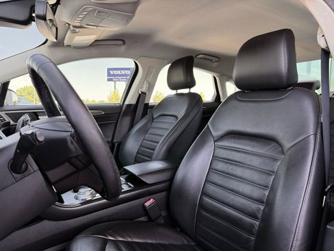 Used 2018 Ford Fusion SE w/ Equipment Group 602A FWD image 14