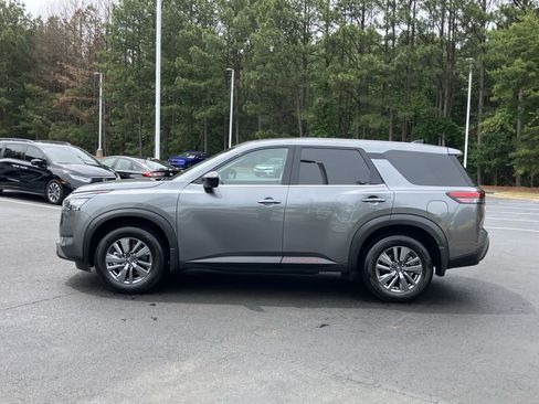 Used 2025 Nissan Pathfinder S FWD image 7