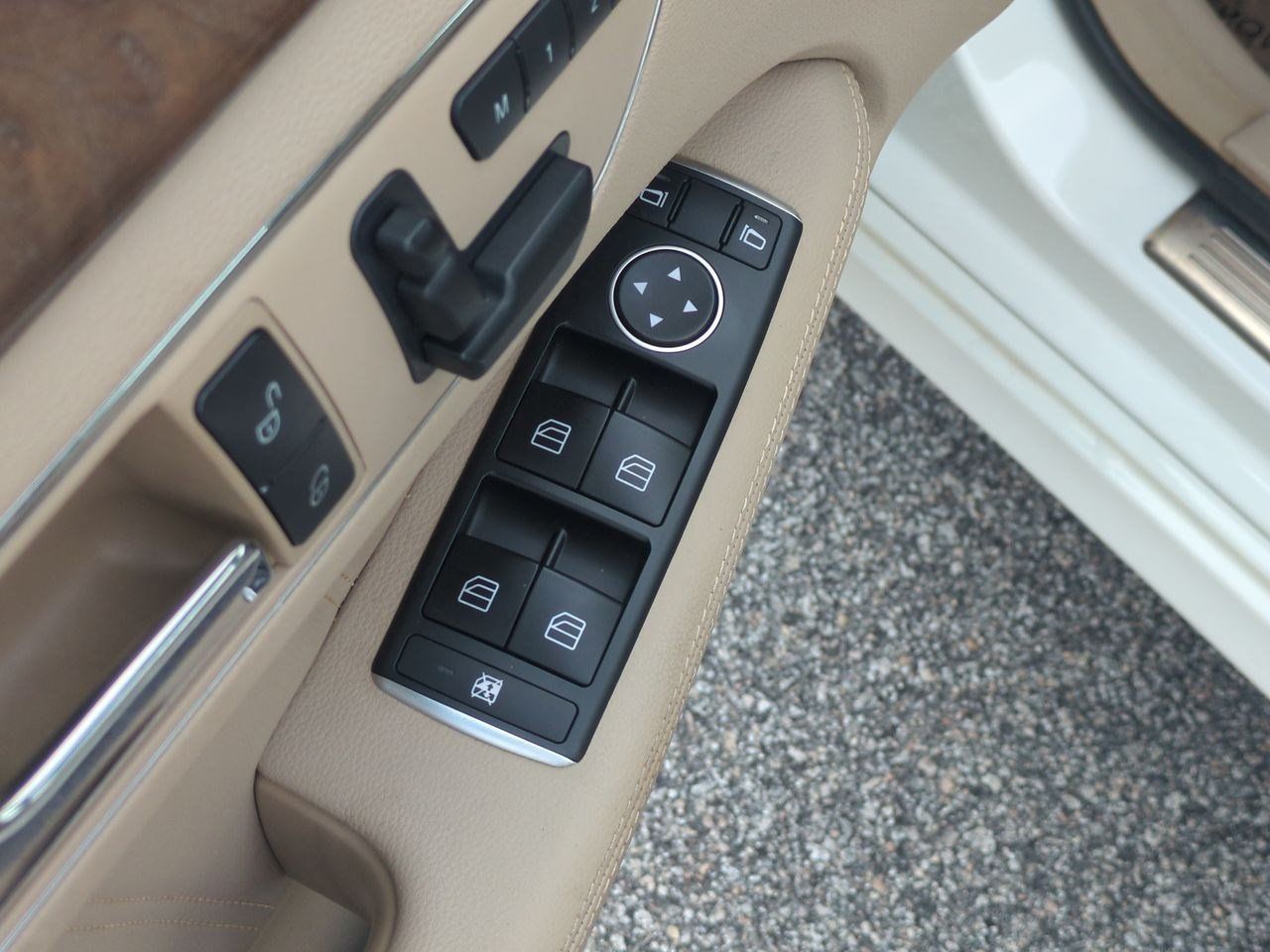 Used 2010 Mercedes-Benz E 350 Sedan image 15