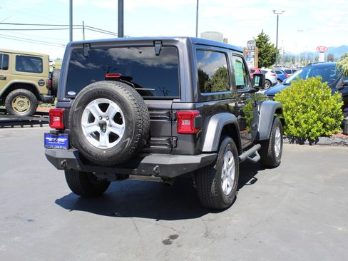Used 2018 Jeep Wrangler Sport AWD/4WD image 6
