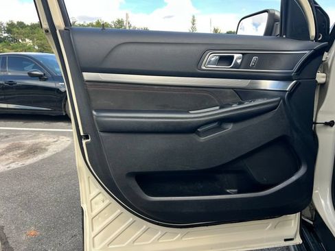 Used 2018 Ford Explorer XLT w/ Equipment Group 202A AWD/4WD image 9
