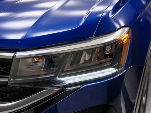 Used 2023 Volkswagen Taos S image 11