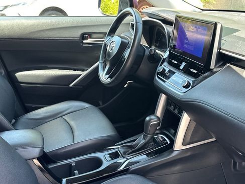 Used 2024 Toyota Corolla Cross XLE FWD image 9