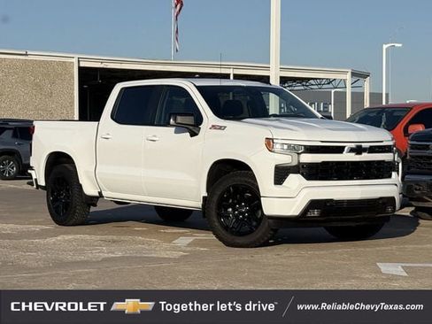 Used 2025 Chevrolet Silverado 1500 RST w/ Convenience Package II AWD/4WD image 2