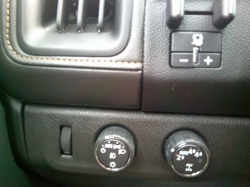 Used 2022 GMC Canyon AT4 w/ Trailering Package image 13