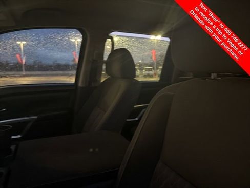 Used 2022 Nissan Titan SV image 5